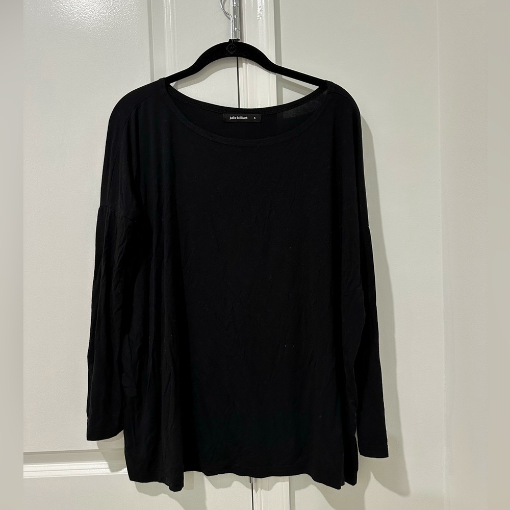Oversized lightweight black top